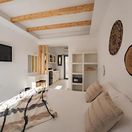 Alonia アパートホテル 4*