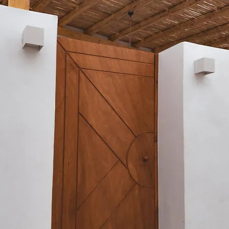 Alonia アパートホテル 4*