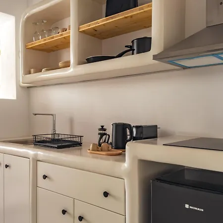 Alonia アパートホテル ナウサ