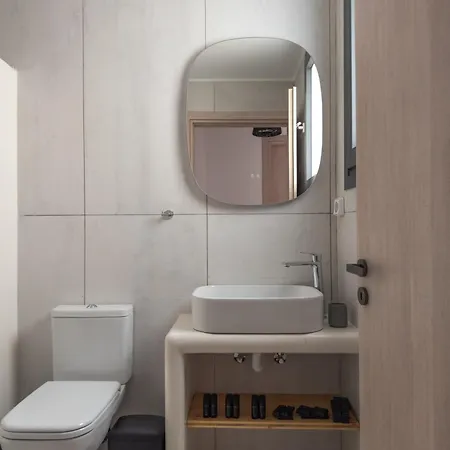 アパートホテル Alonia ナウサ