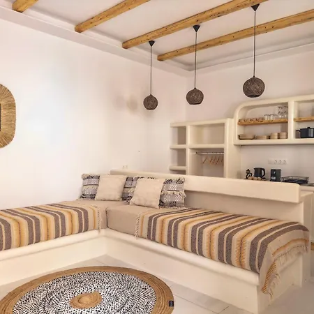 アパートホテル Alonia ナウサ